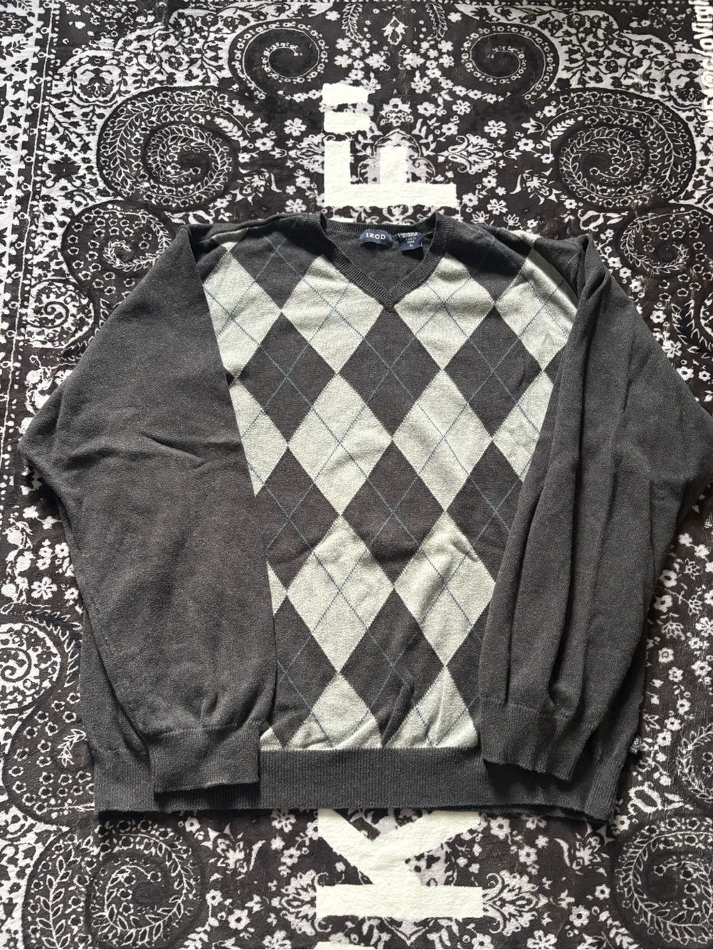 IZOD Men’s Gray Argyle V-Neck Sweater Size Men’s XL